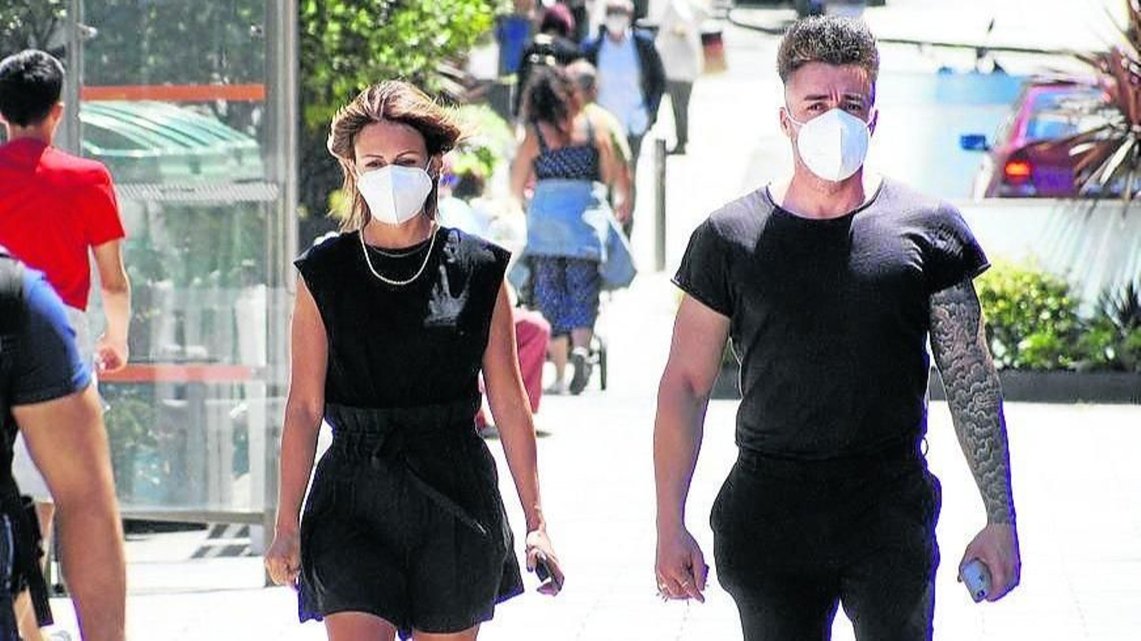 Las mascarillas ya forman parte del atuendo habitual.