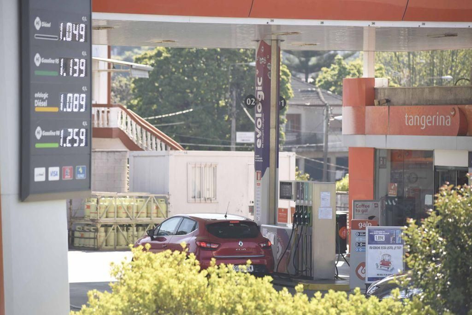 Gasolinera en Vigo, ayer, con muy poca actividad.