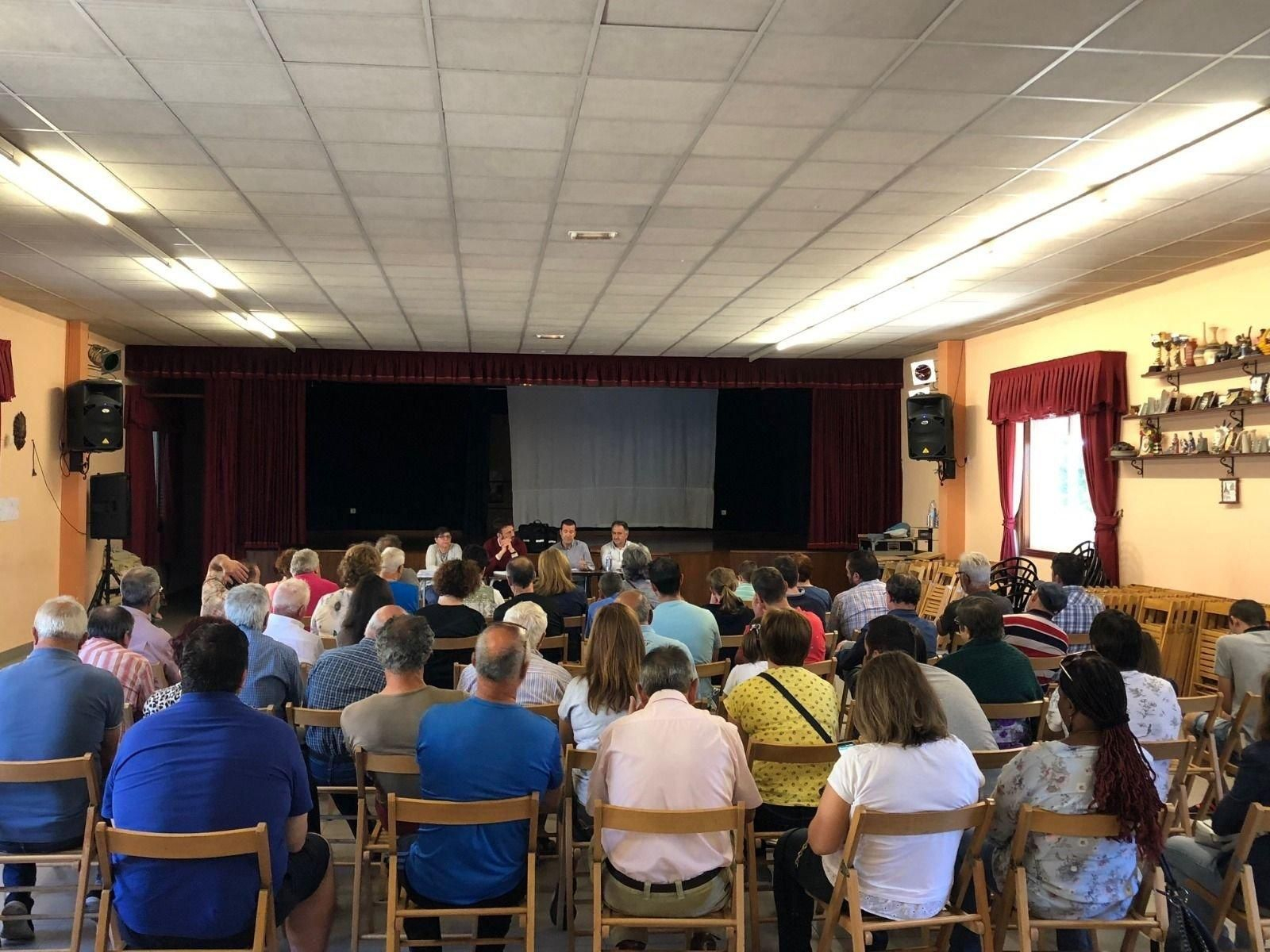 El Centro Cultural de Guillarei reunió a los afectados de la explosión en una reunión convocada por el Ayuntamiento.