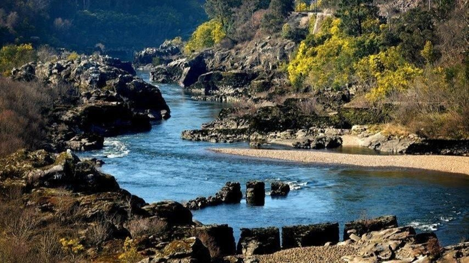El río Miño a su paso por Arbo.