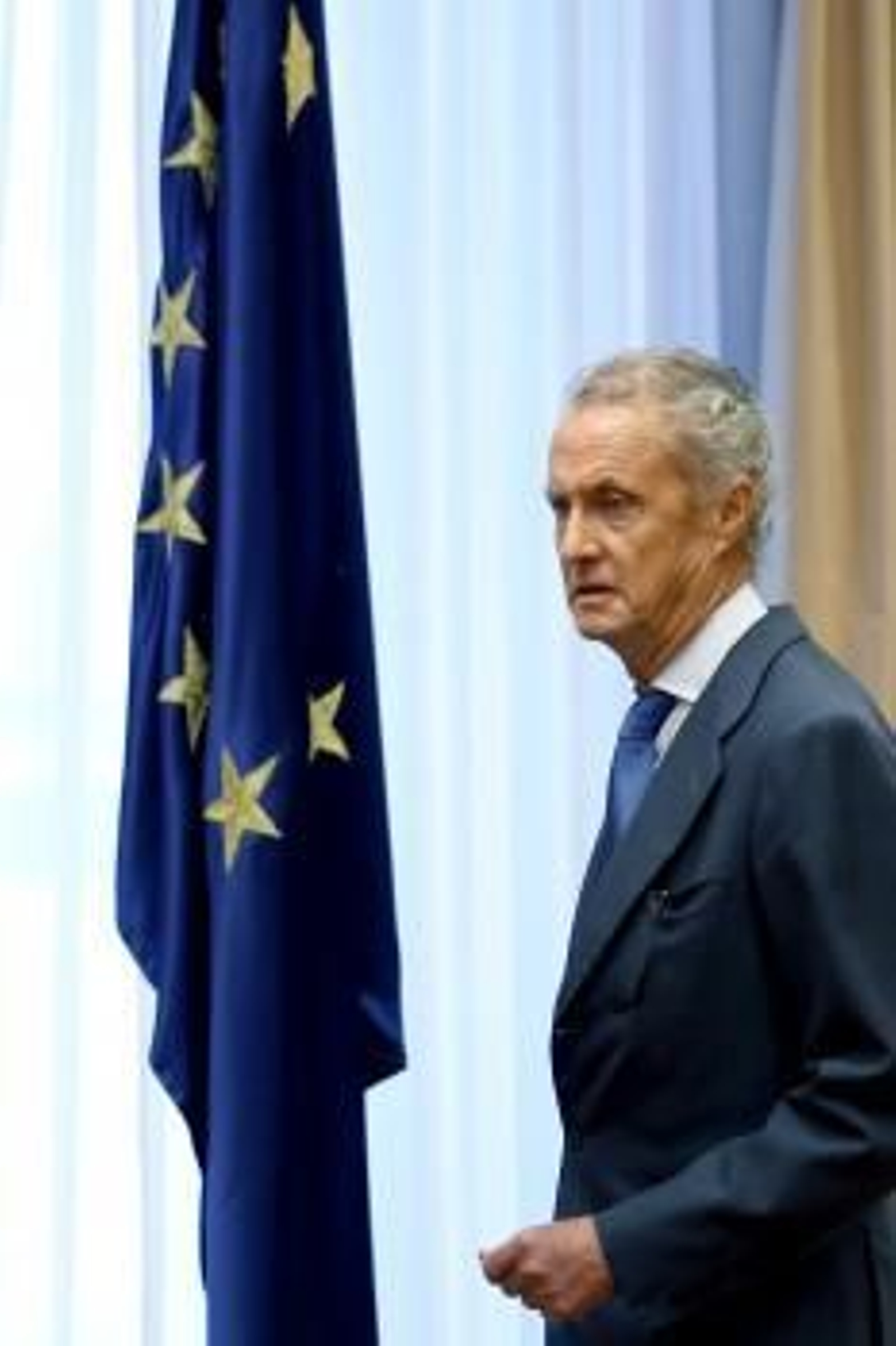 El ministro de Defensa, Pedro Morenés, durante su comparecencia en la comisión de Defensa en el Congreso de los Diputados