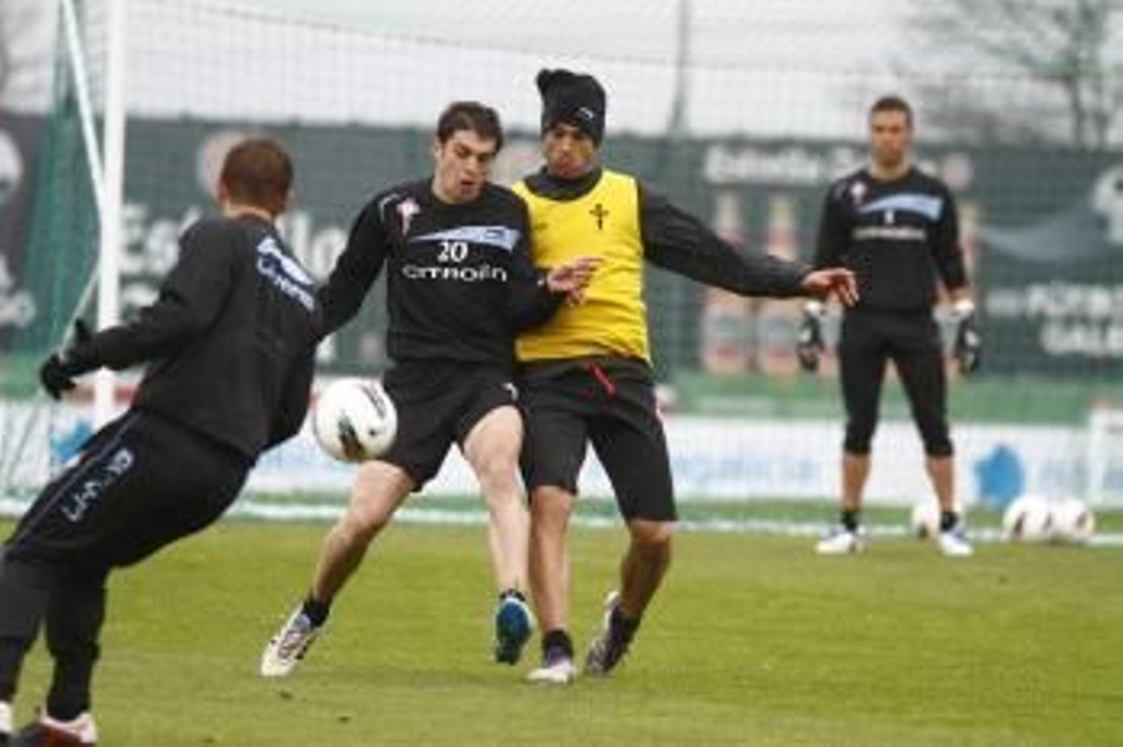 Instante del entrenamiento del Celta, ayer en A Madroa (Foto: A.D.)