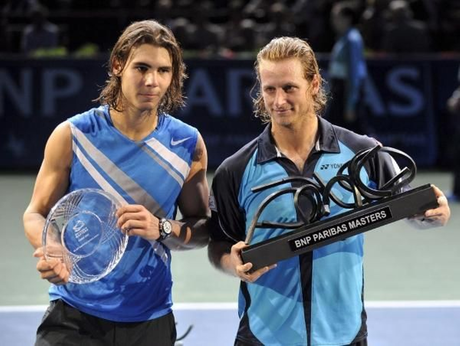 Nalbandián y Nadal muestran sus trofeos.