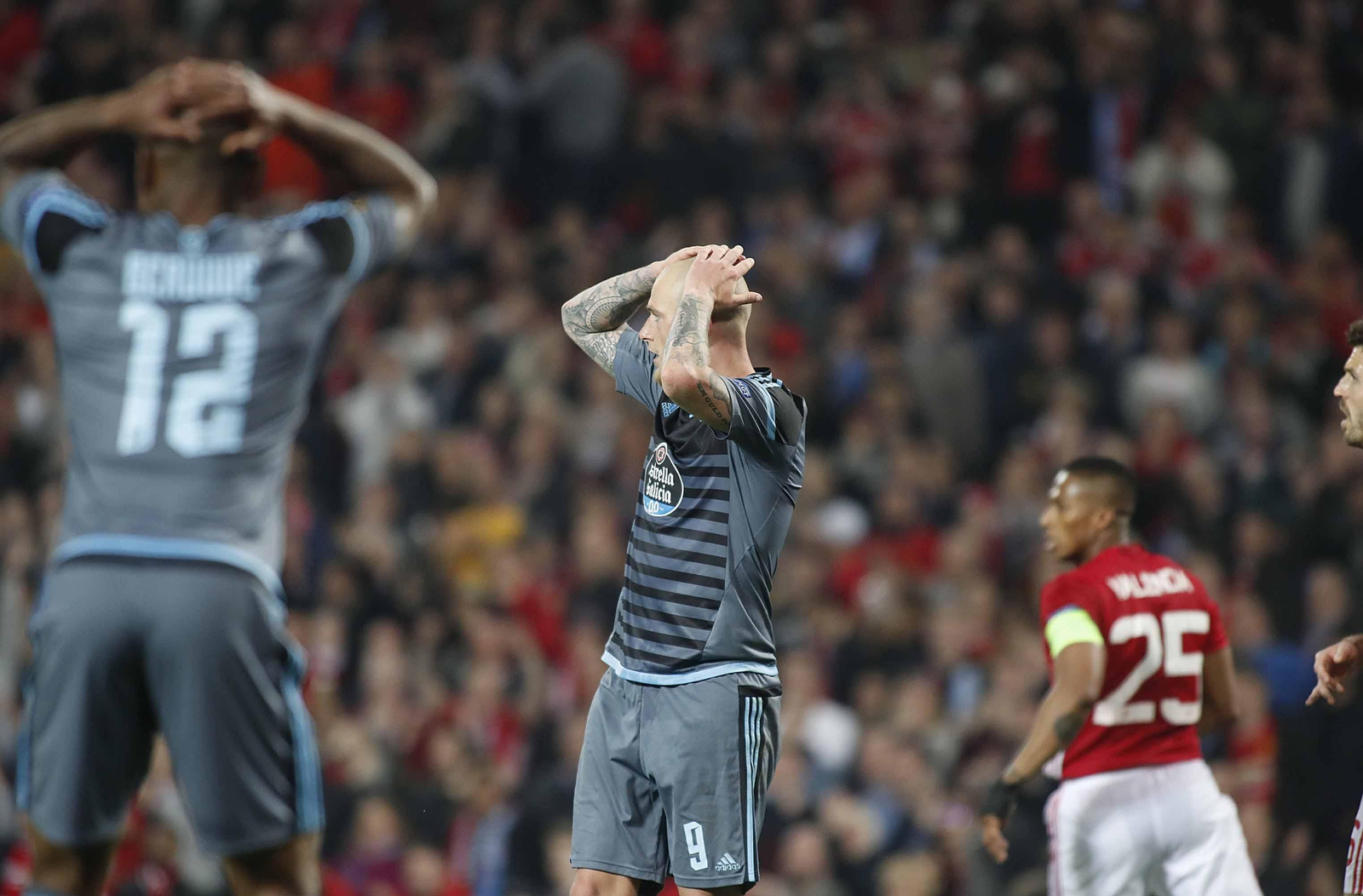 Las mejores imágenes del partido de vuelta entre Manchester United y Celta (1-1). // J.V. Landín