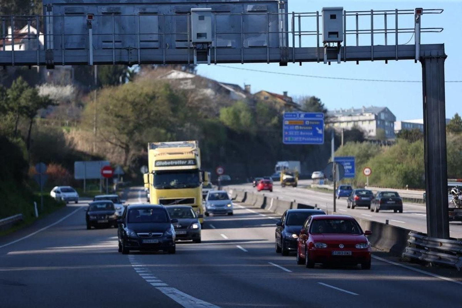 El radar instalado en autovía A-55 a la altura del kilómetro 9, en el municipio de Mos.