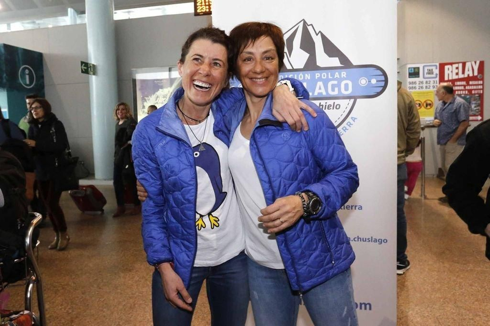 Verónica Romero y Chus Lago a su llegada a Peinador.