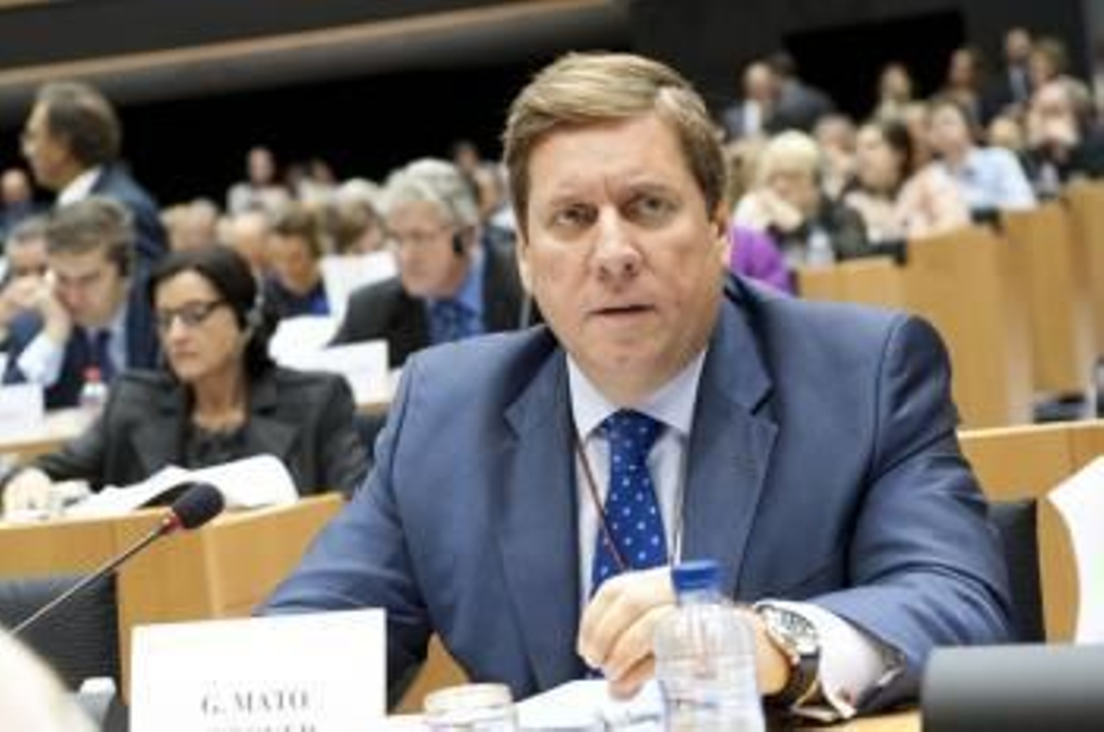 El presidente de la Comisión de Pesca, el eurodiputado español del PP Gabriel Mato, pidió retrasar el voto.