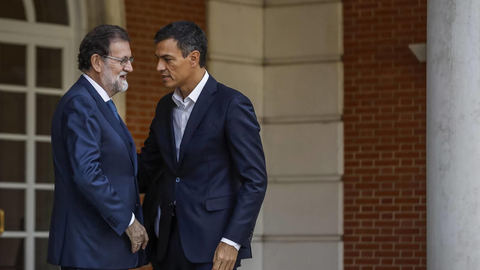Mariano Rajoy y Pedro Sánchez en La Moncloa.