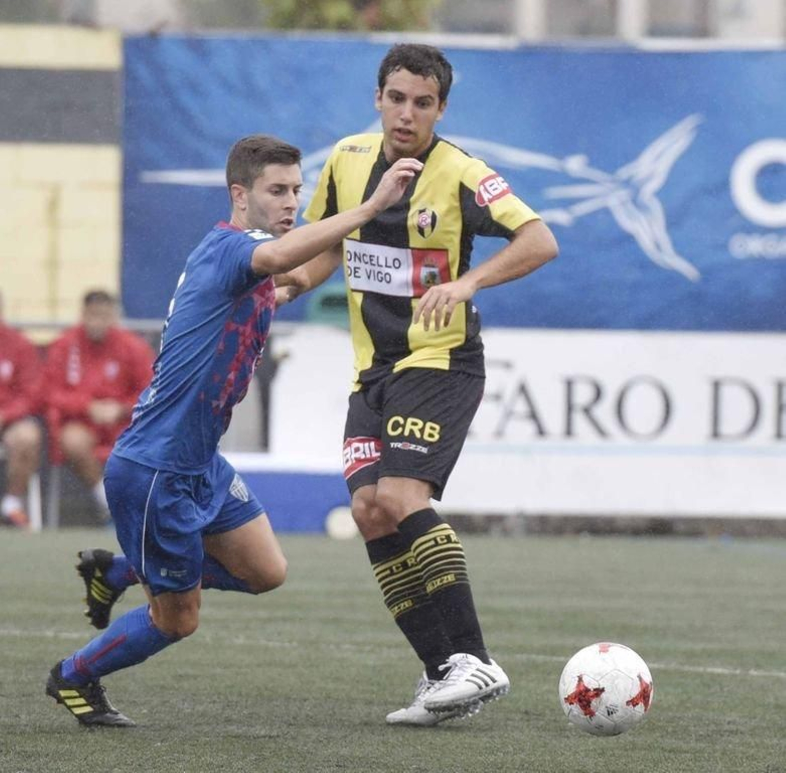 Diego Diz, del Rápido, realiza un pase en un encuentro anterior.