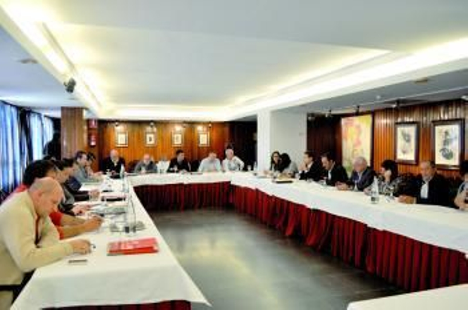 En la reunión de ayer hubo momentos de tensión.