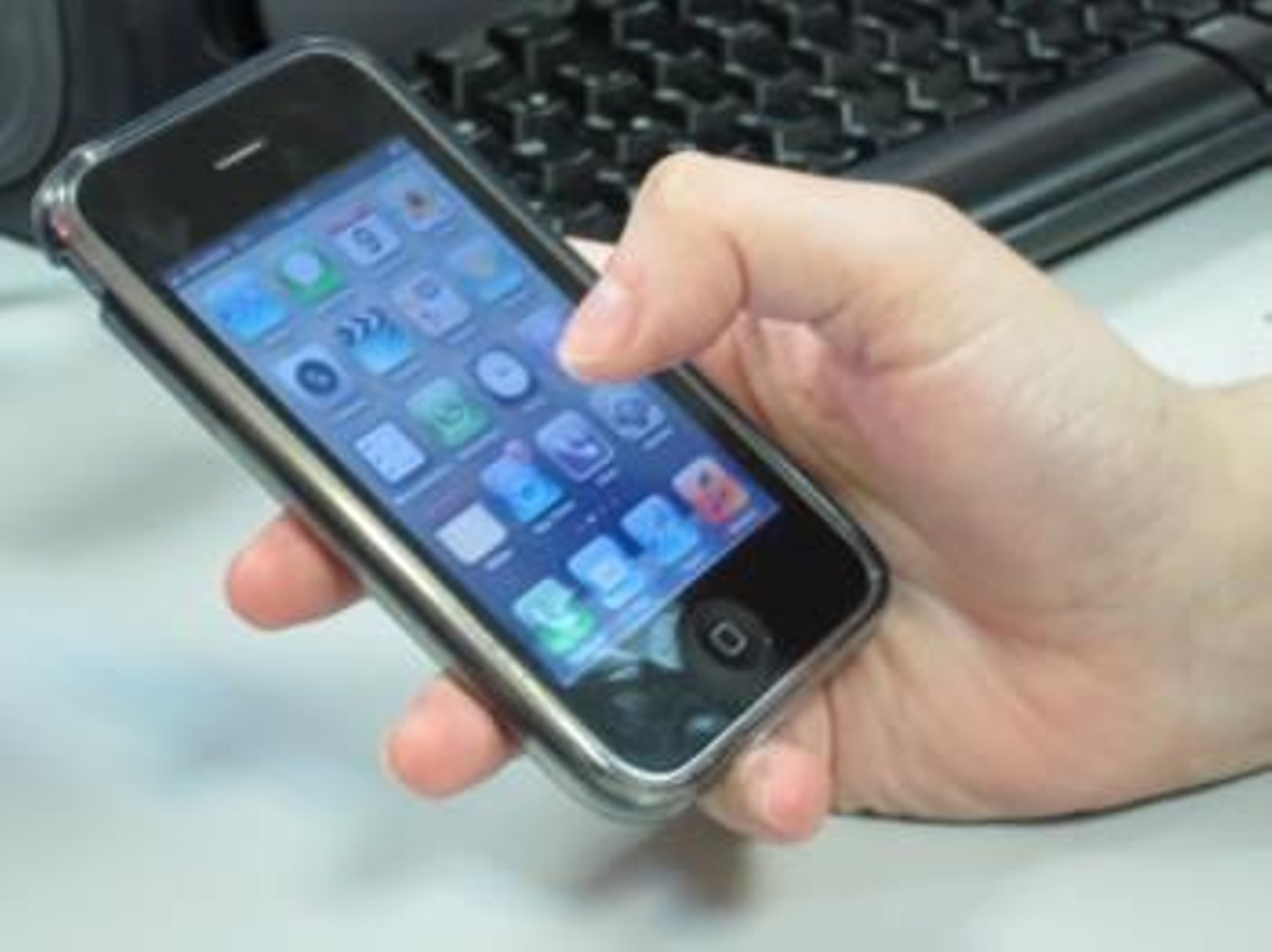 La telefonía móvil registró en abril su peor registro mensual hasta el momento