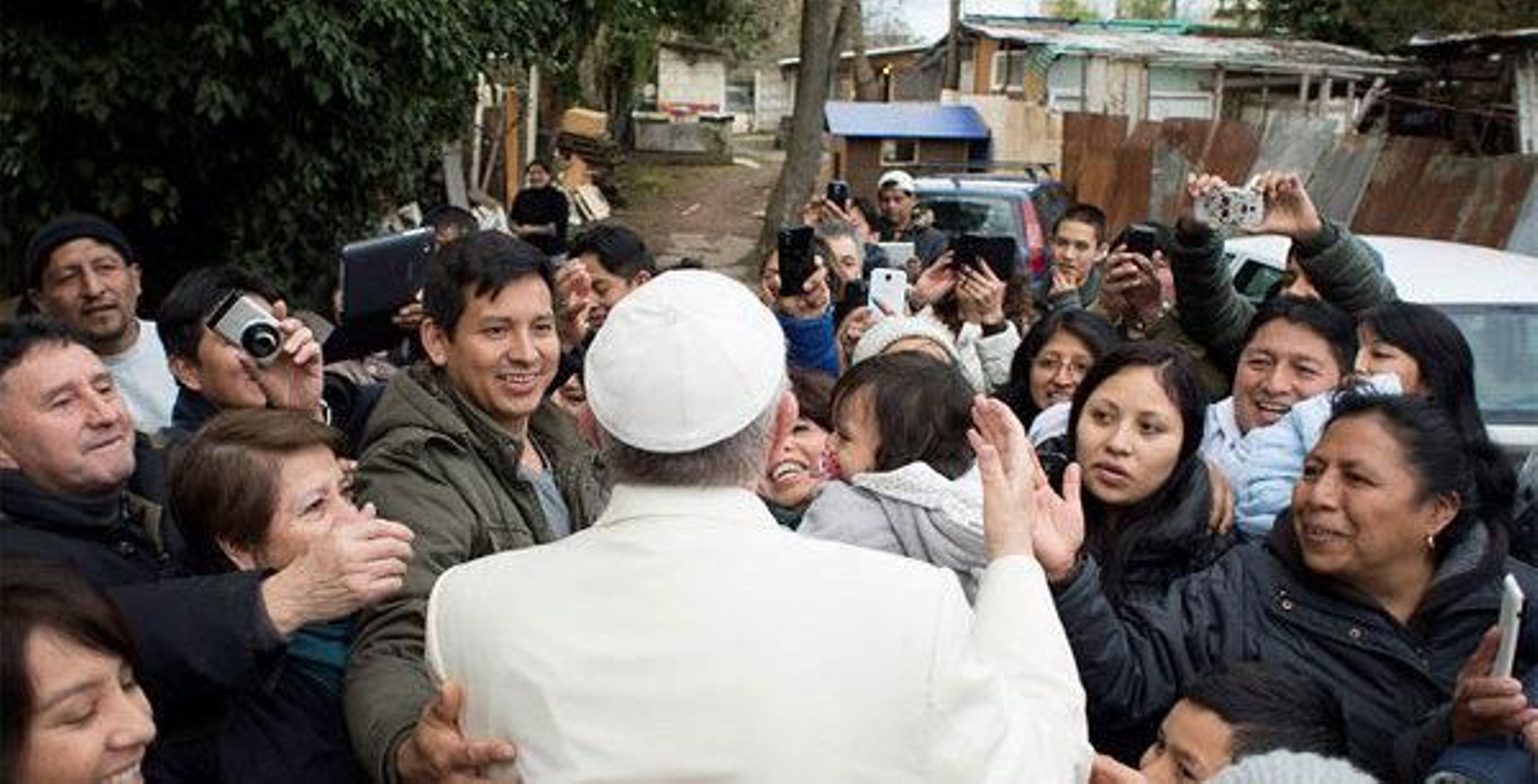 El Papa Francisco con emigrantes latinos en Florida. Foto: enterateflorida.com