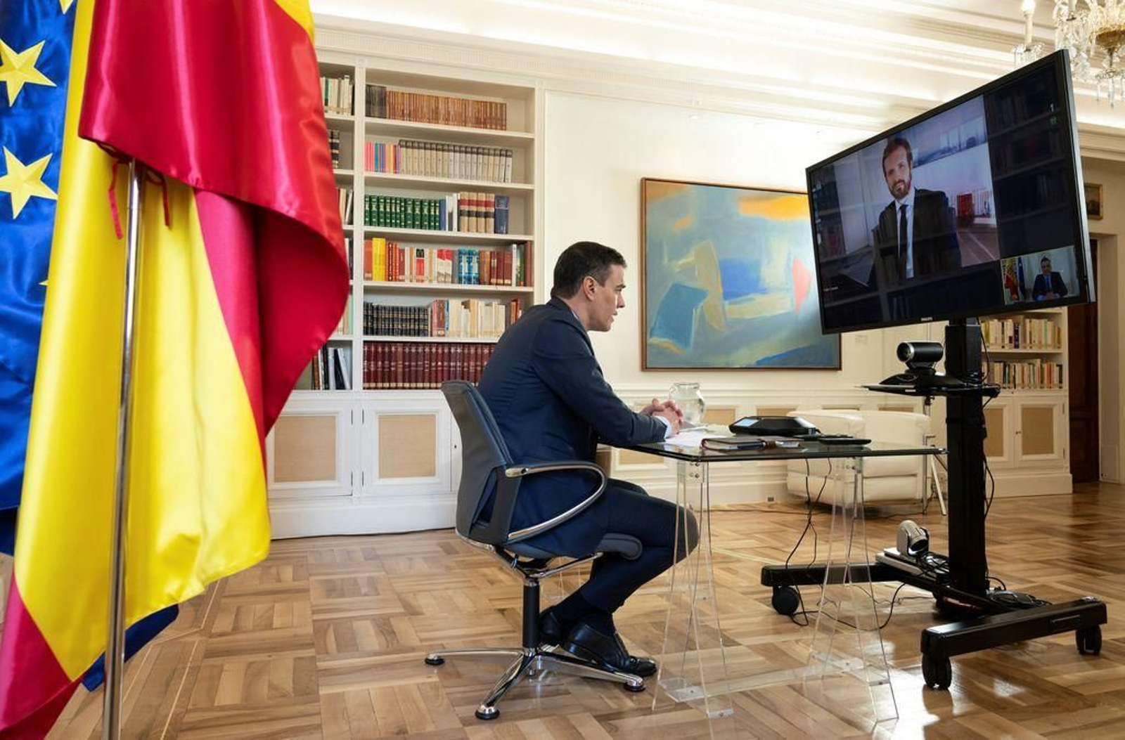 Pedro Sánchez, durante la videoconferencia con Pablo Casado.