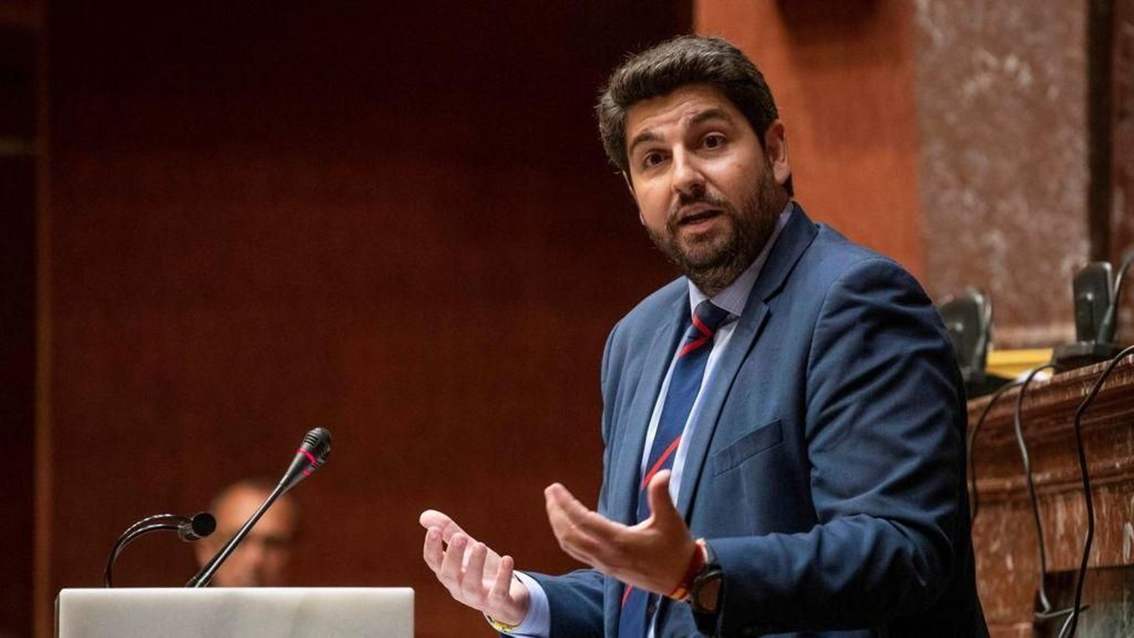 Fernando López Miras, presidente de la Región de Murcia, en el parlamento regional.
