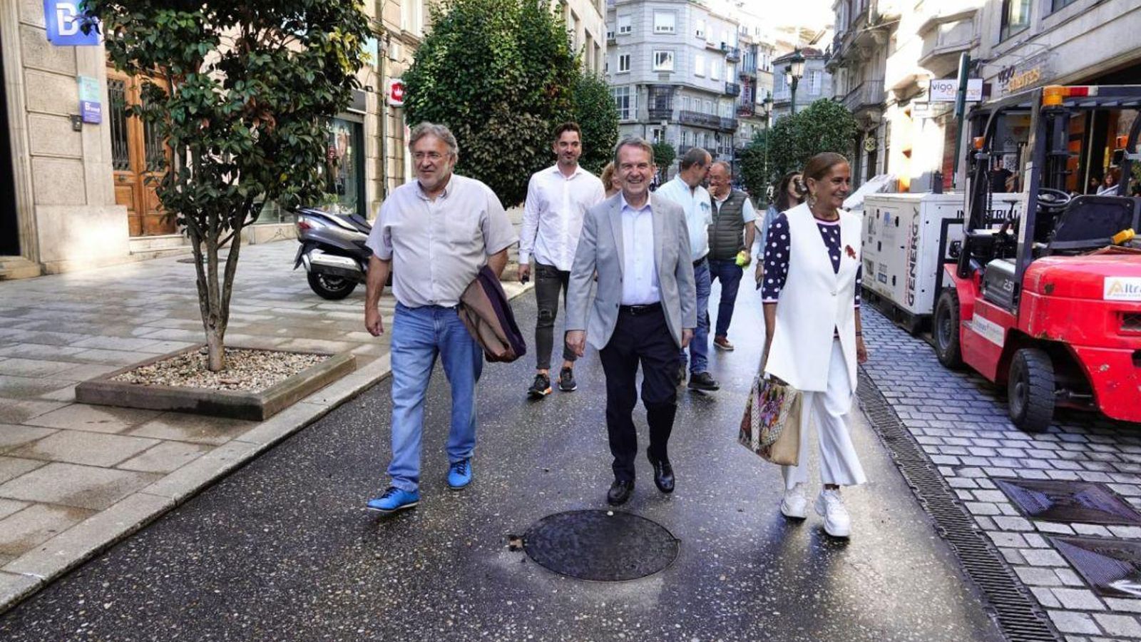 Abel Caballero visitó Marqués de Valladares con Carmela Silva y Javier Pardo.