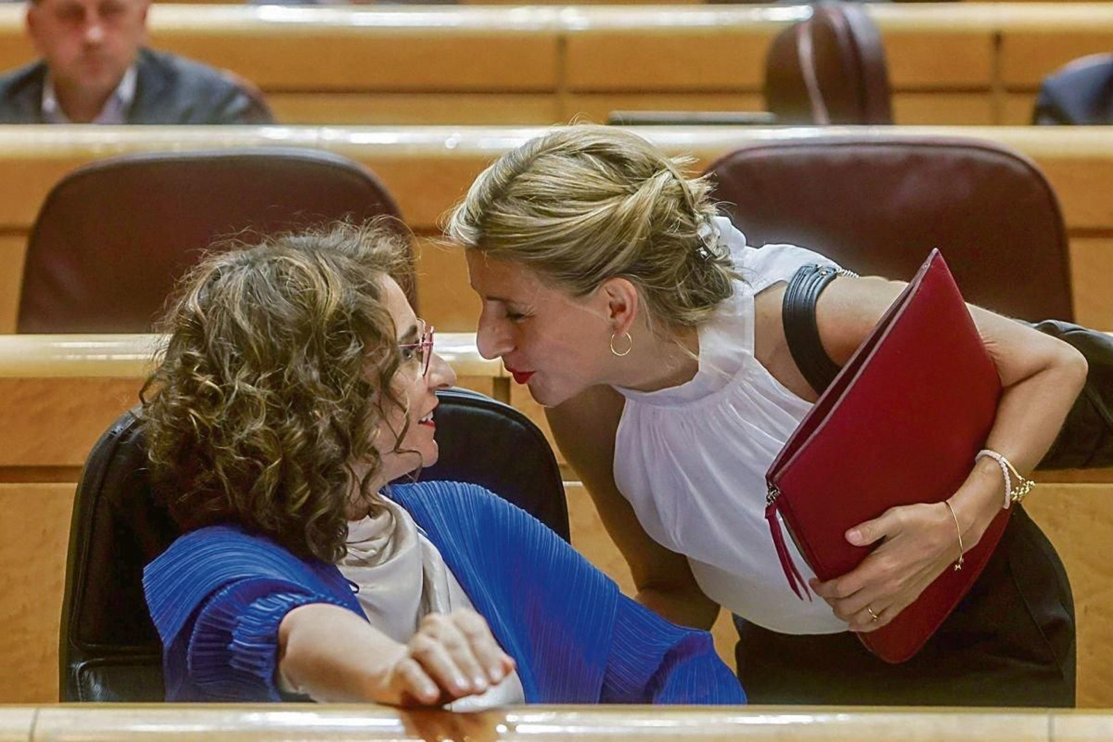 La ministra de Trabajo, Yolanda Díaz, y la ministra de Hacienda, María Jesús Montero.