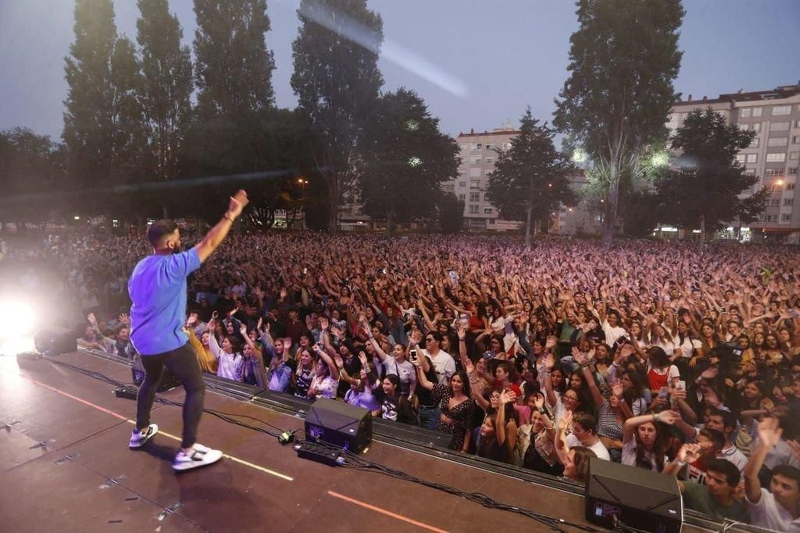 El concierto de Los 40 SummerLive reunió a un multitudinario público y a los artistas de la escena pop nacional más escuchados en radios y plataformas digitales.