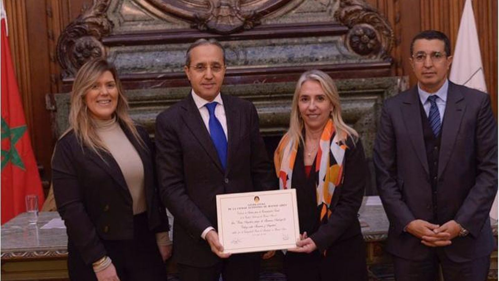 El embajador de Marruecos y su equipo durante el reconocimiento del libro "Diálogos entre Marruecos y Argentina".