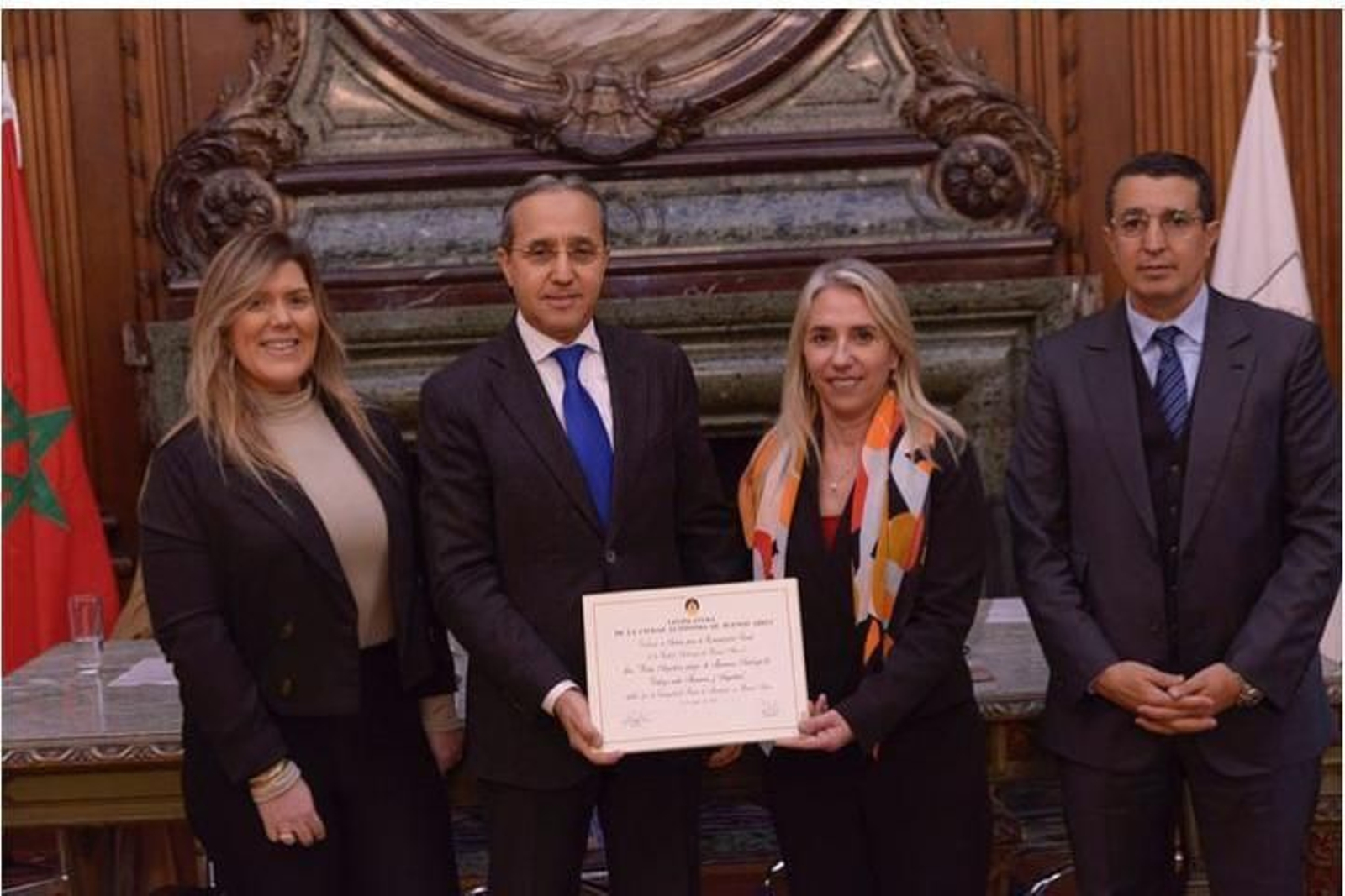 El embajador de Marruecos y su equipo durante el reconocimiento del libro "Diálogos entre Marruecos y Argentina".