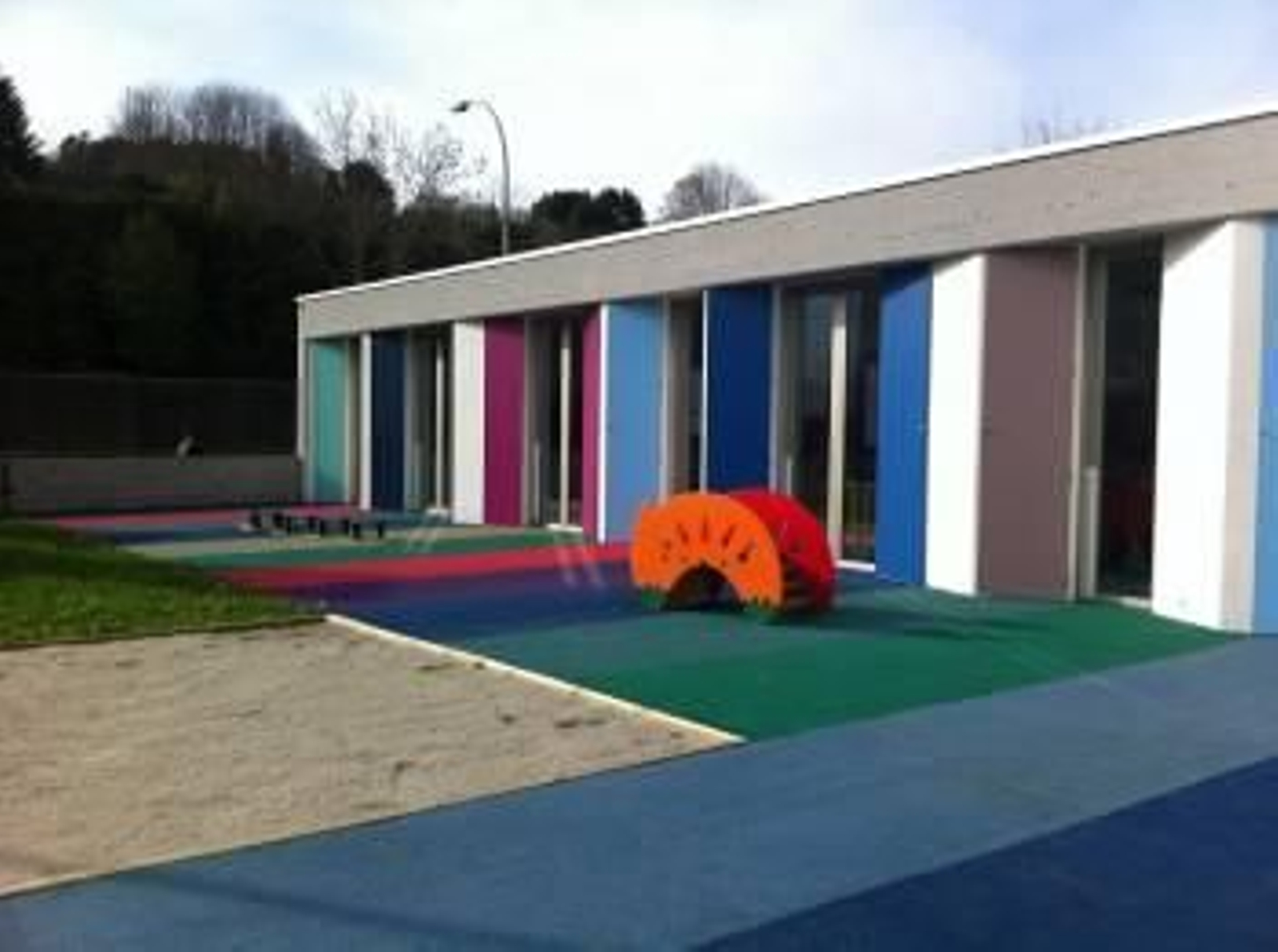 Exterior de la guardería de la red 'Galiña Azul' de la Xunta, en donde se produjo el suceso.