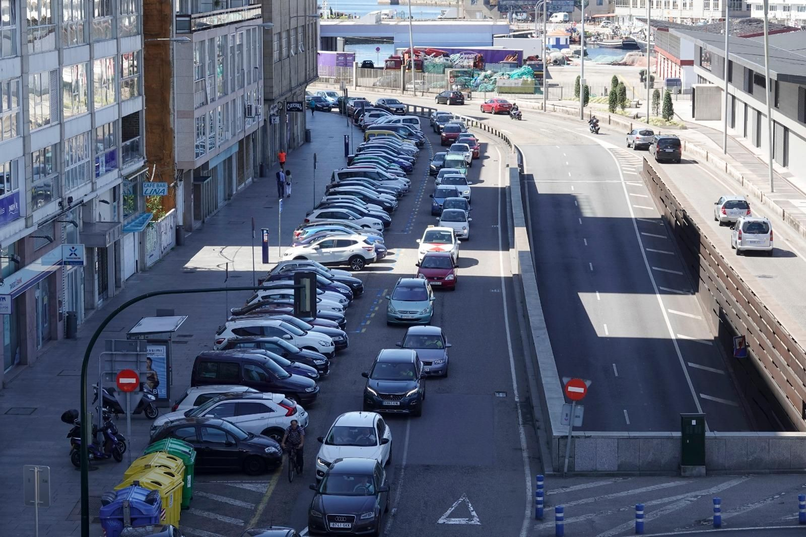 Atasco en a rua Canovas del Castillo