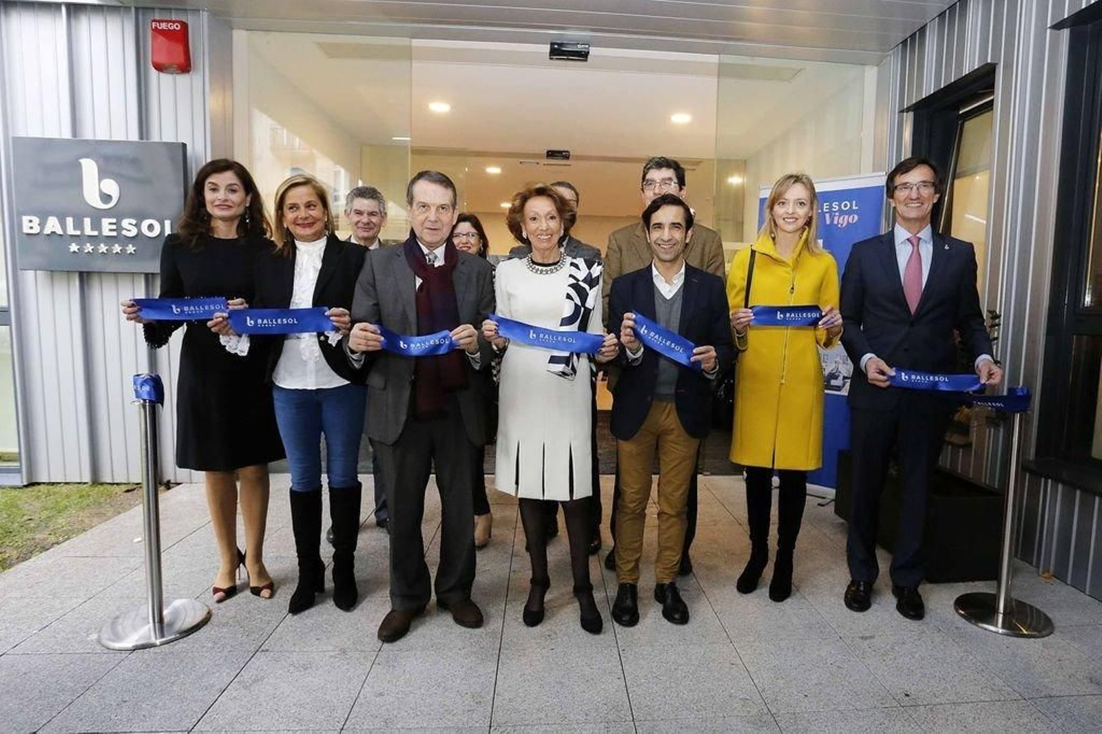El alcalde vigués y el conselleiro de Política Social, ayer durante la inauguración del centro.