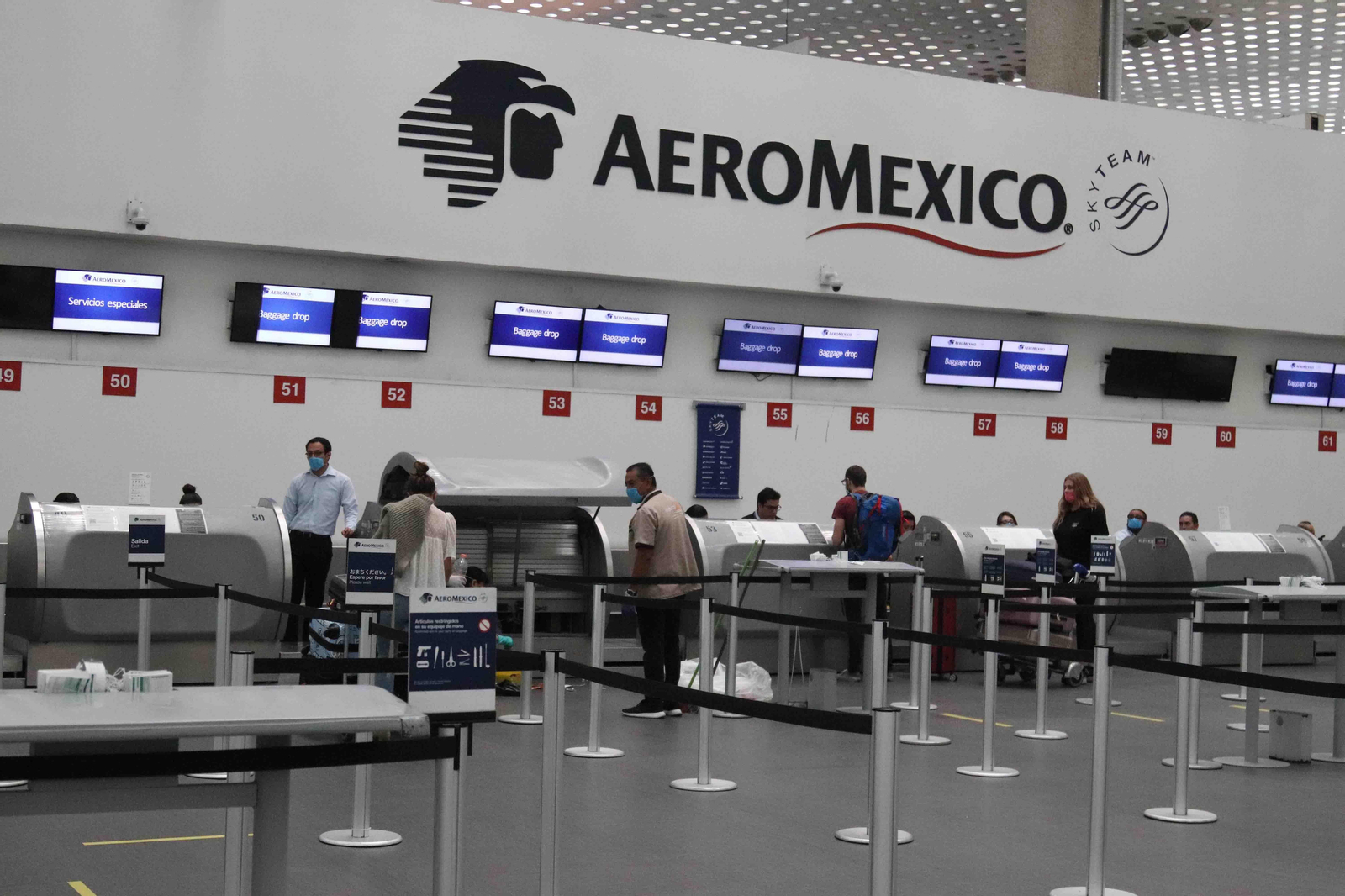 Mostradores de Aeroméxico en el aeropuerto de la capital mexicana. EFE/José Pazos