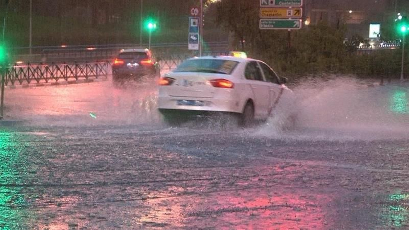 La fuerte tormenta que ha provocado inundaciones en las calles de Madrid