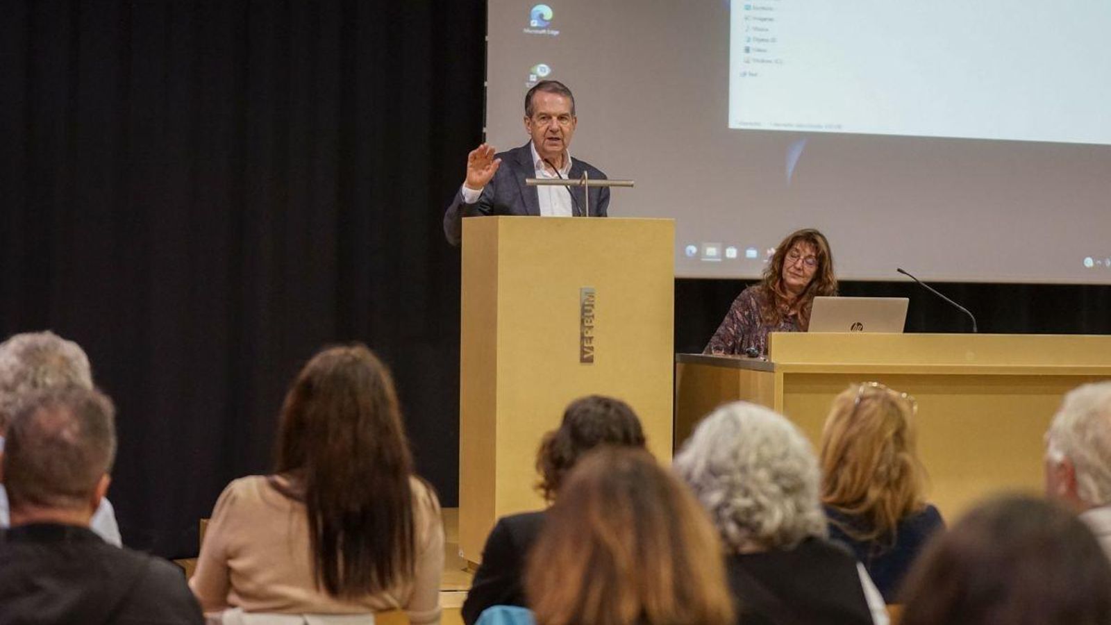 Abel Caballero durante su intervención en el seminario de ayer en el Verbum.