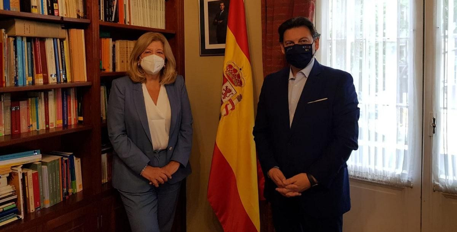 Imagen de la reunión celebrada entre la cónsul general de España en el Uruguay y el secretario xeral da Emigración de la Xunta de Galicia