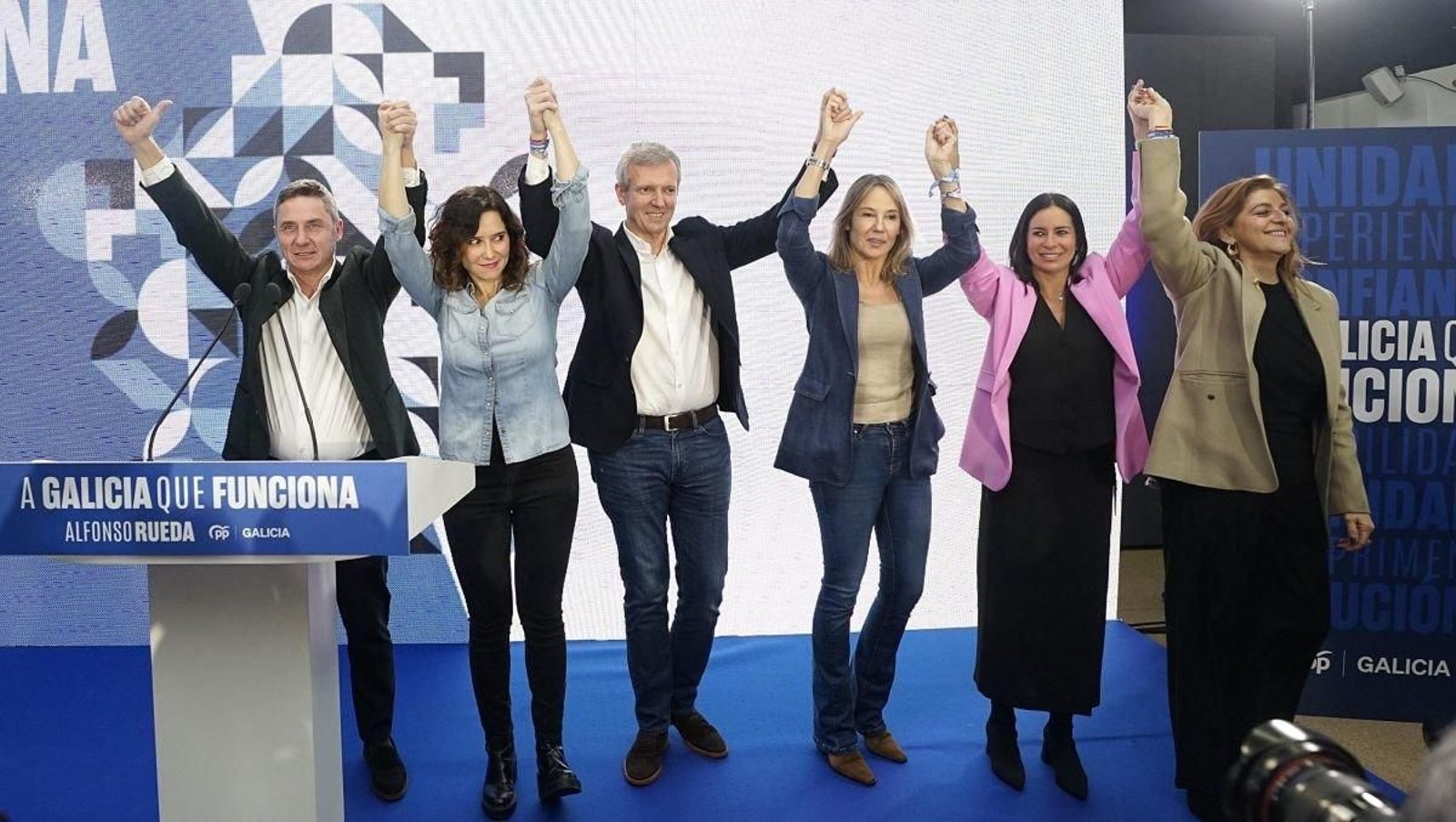 Miguel Fidalgo, Isabel Díaz Ayuso, Alfonso Rueda, Marta Fernández-Tapias, Patricia García y Marta Mariño, ayer en la Estación Marítima de Vigo.