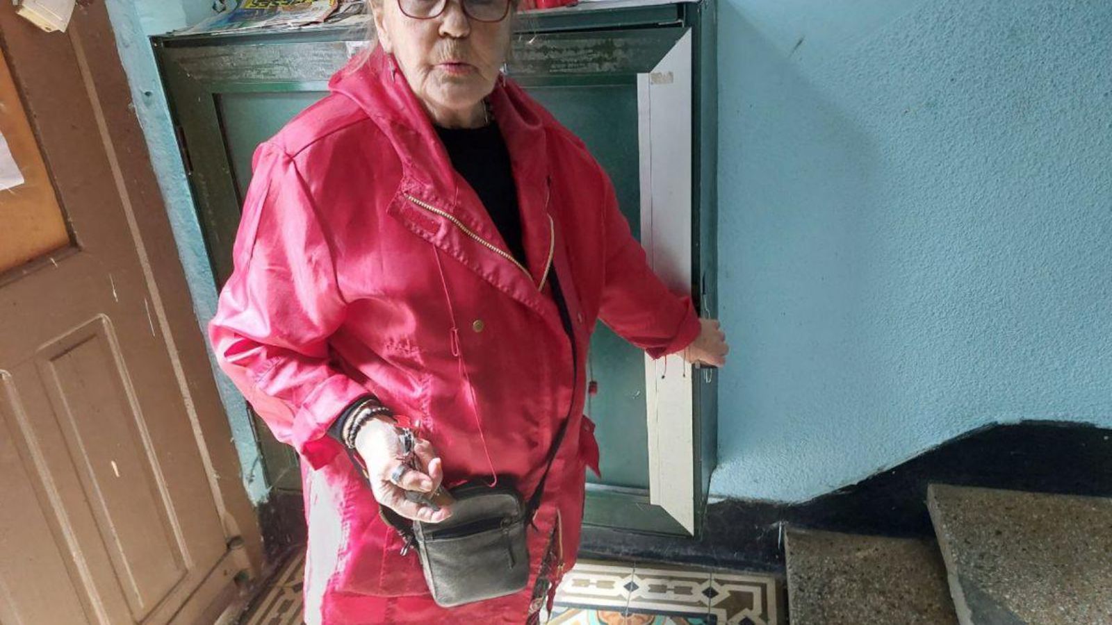 Remedios, vecina del edificio del número 11 de la calle.