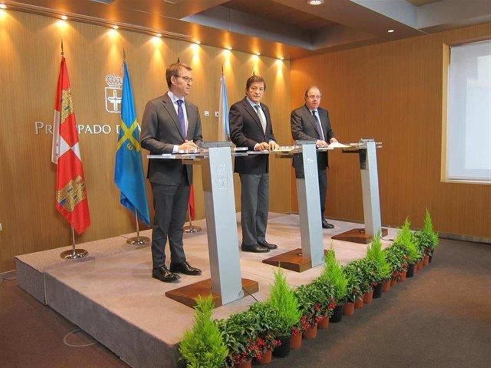 Los presidentes de Asturias, Galicia y Castilla y León, Javier Fernández, Alberto Núñez Feijó y Juan Vicente Herrera
