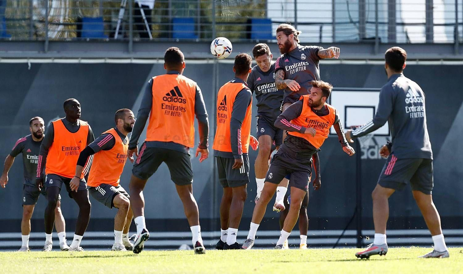El Real Madrid entrenó ayer en su ciudad deportiva.