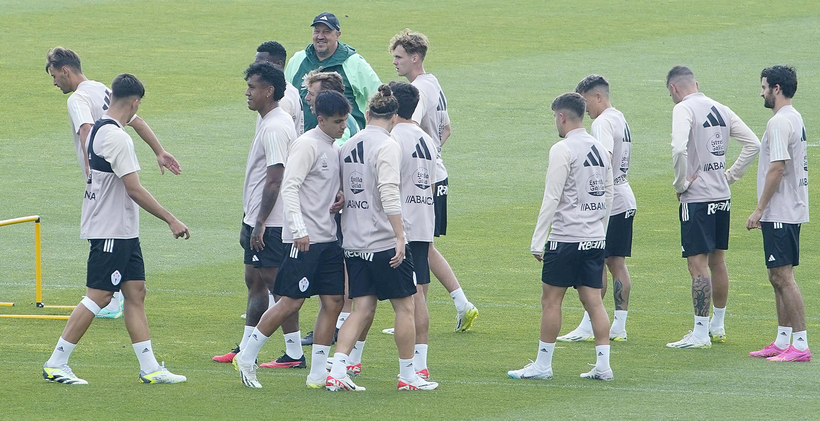 Los jugadores del Celta entrenando en Mos.