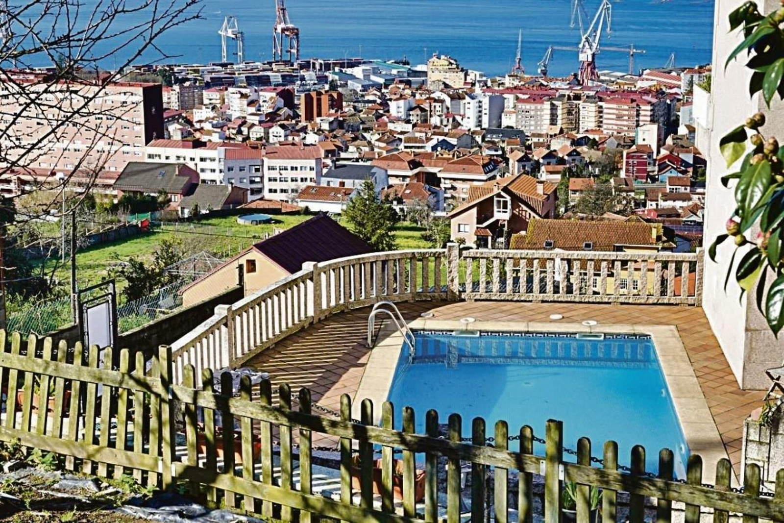 La demanda de piscinas sigue al alza en Vigo, un fenómeno que se hizo más intenso con la pandemia.