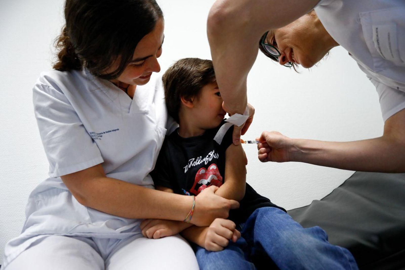 Enfermeras pediátricas facilitaron las cosas para reducir el posible miedo de los pequeños.