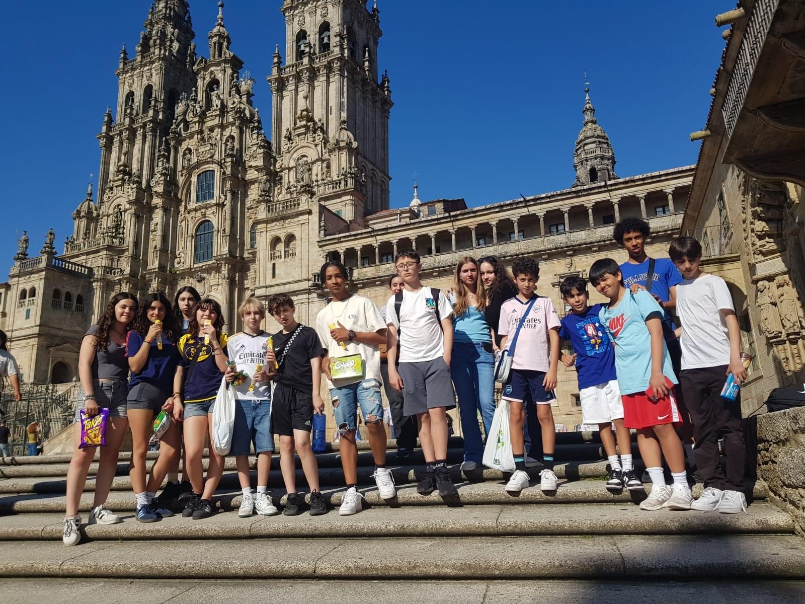 Los integrantes del viaje en la Catedral de Santiago de Compostela.