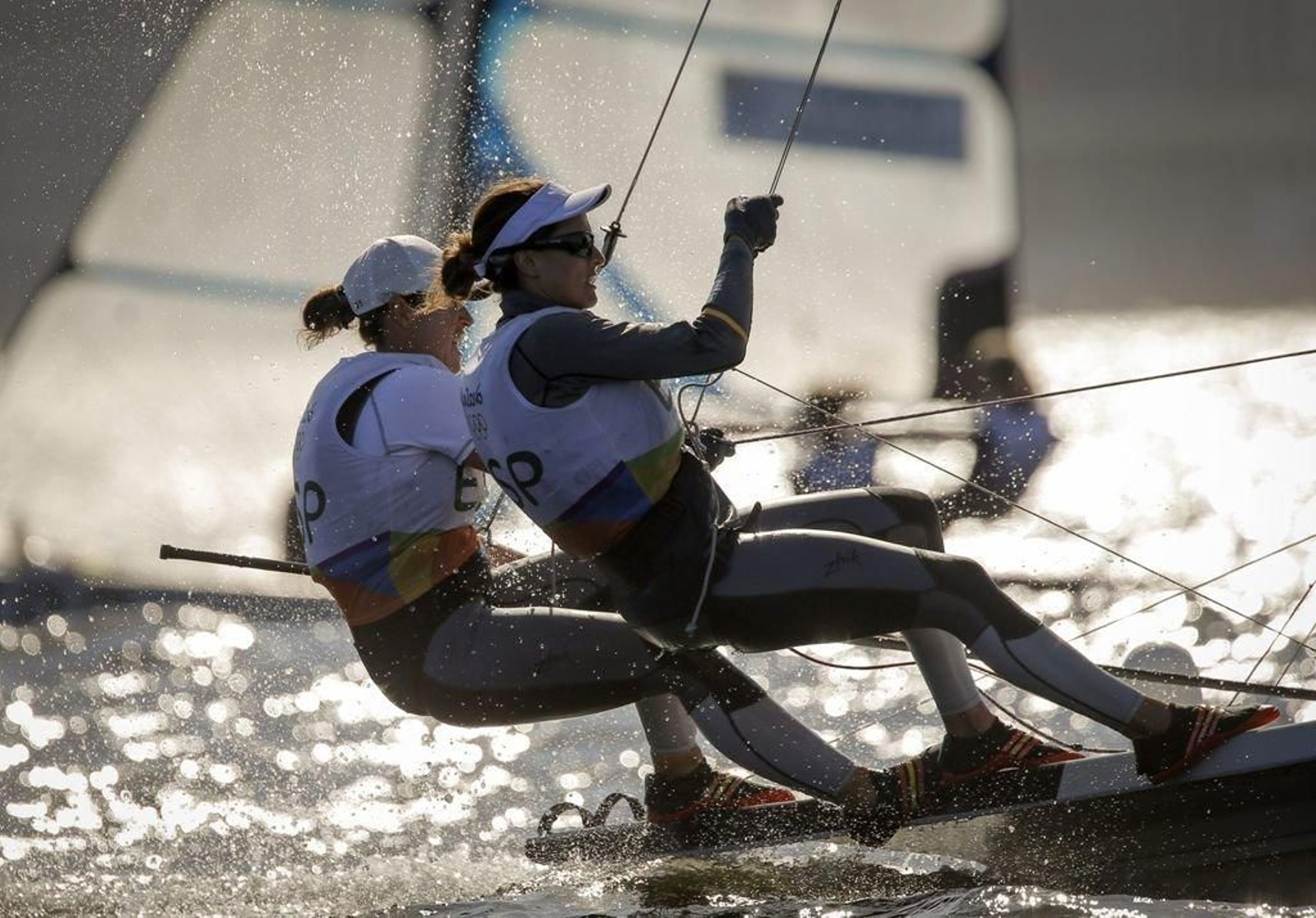 Támara Echegoyen y Berta Betanzos, en una de las regatas de la competición olímpica.
