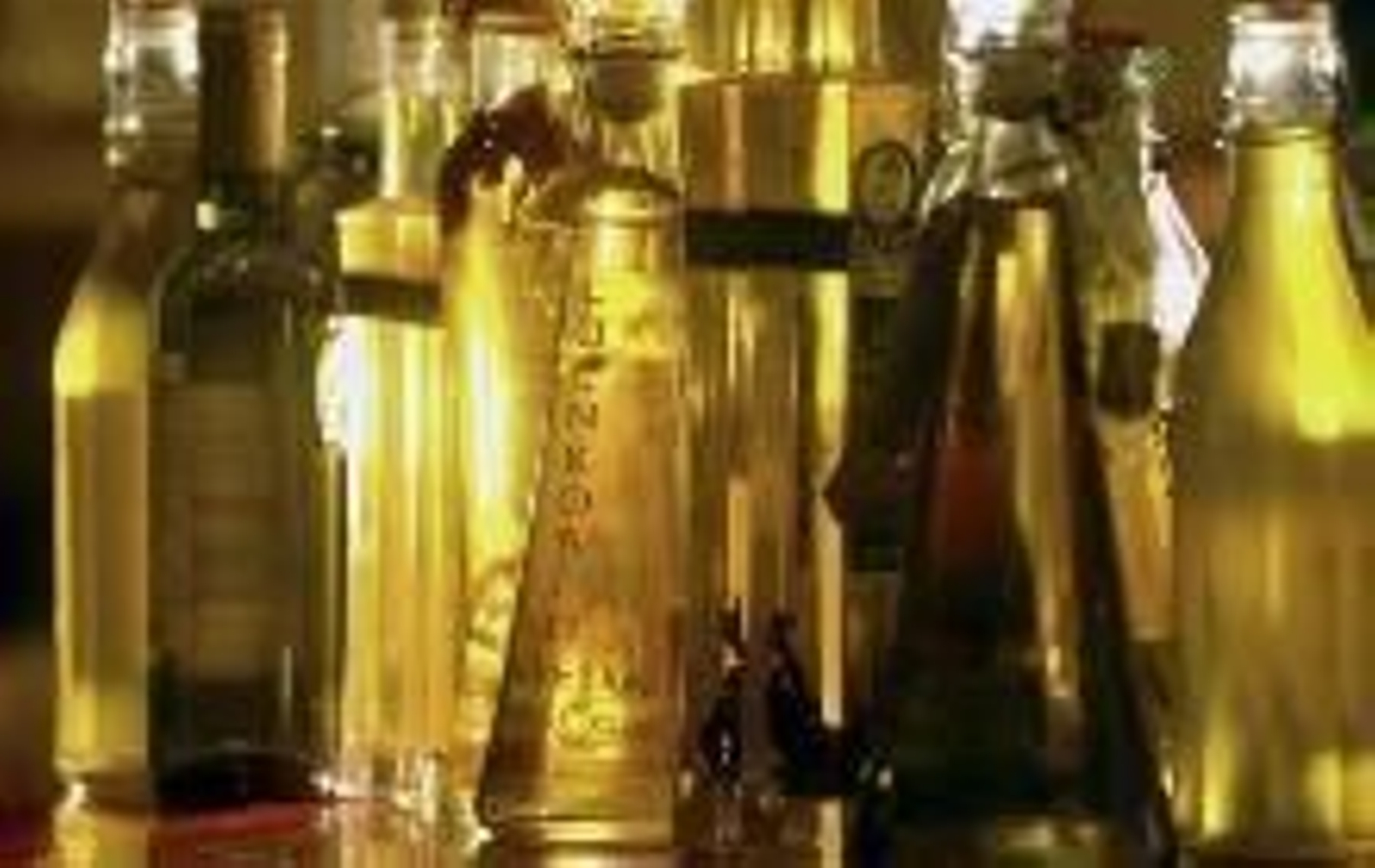 Varias botellas de aceite de oliva.
