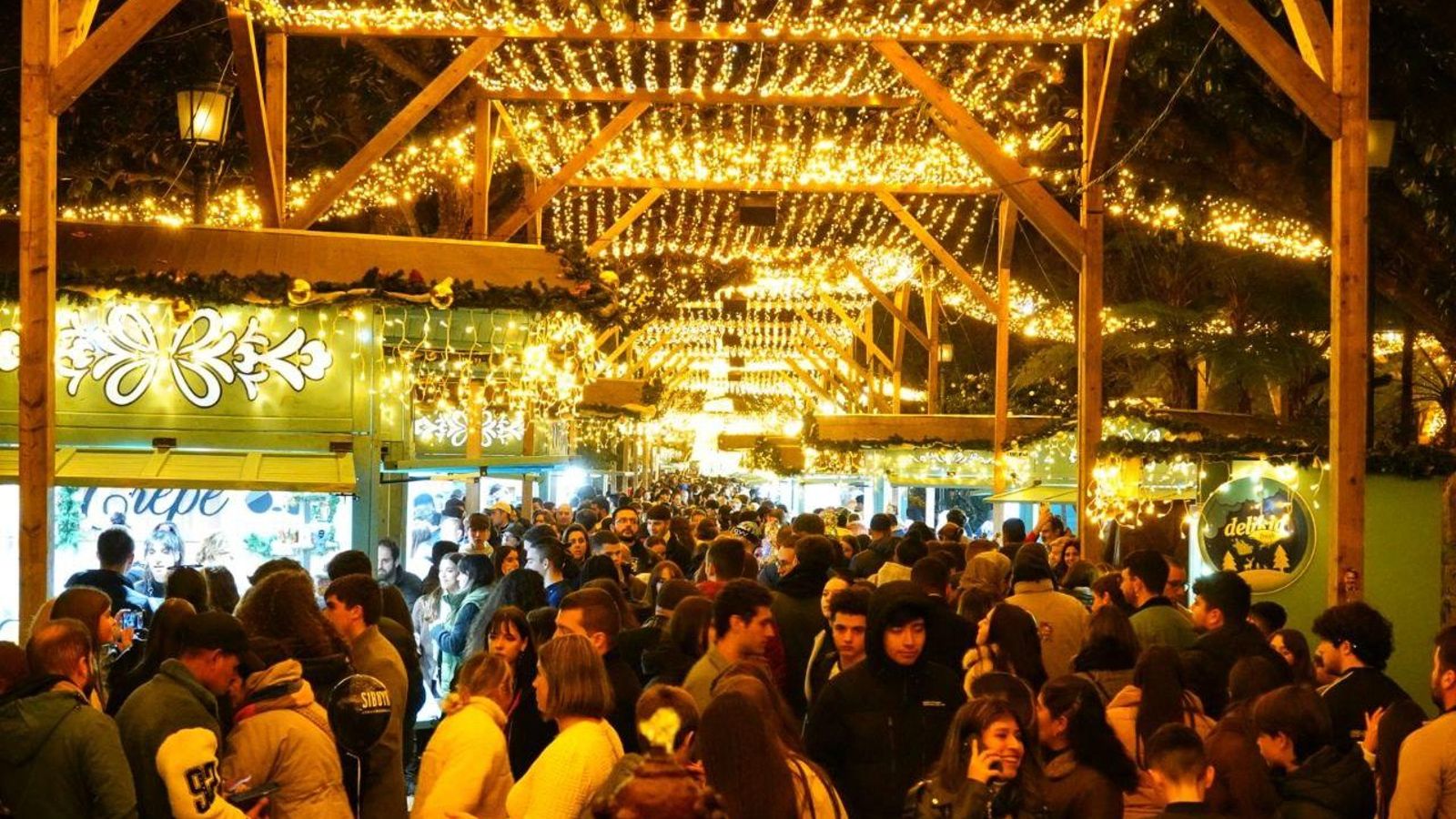 Cíes Market lleno de gente.