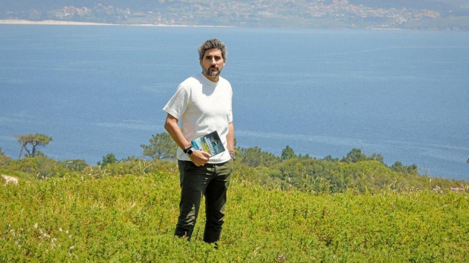 Manel Loureiro localiza su nueva novela, “Cuando la tormenta pase” en Ons.