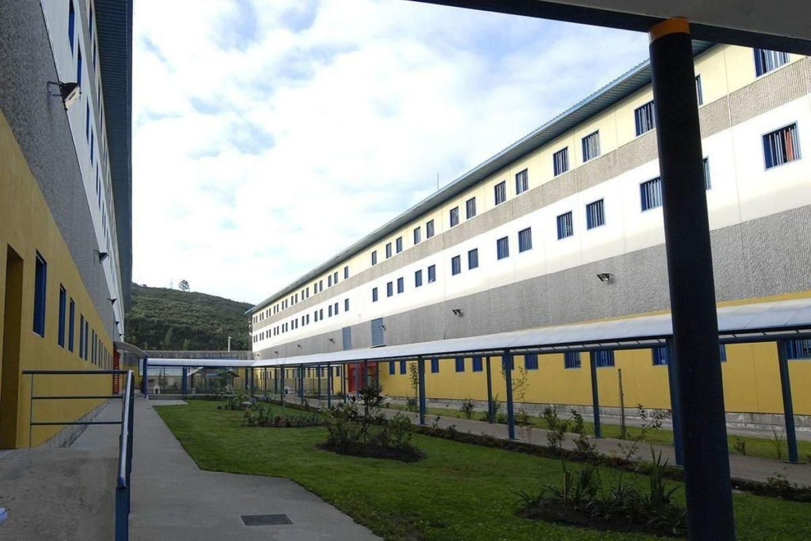 El juez de Vigilancia Penitenciaria realiza visitas periódicas a los internos de A Lama.