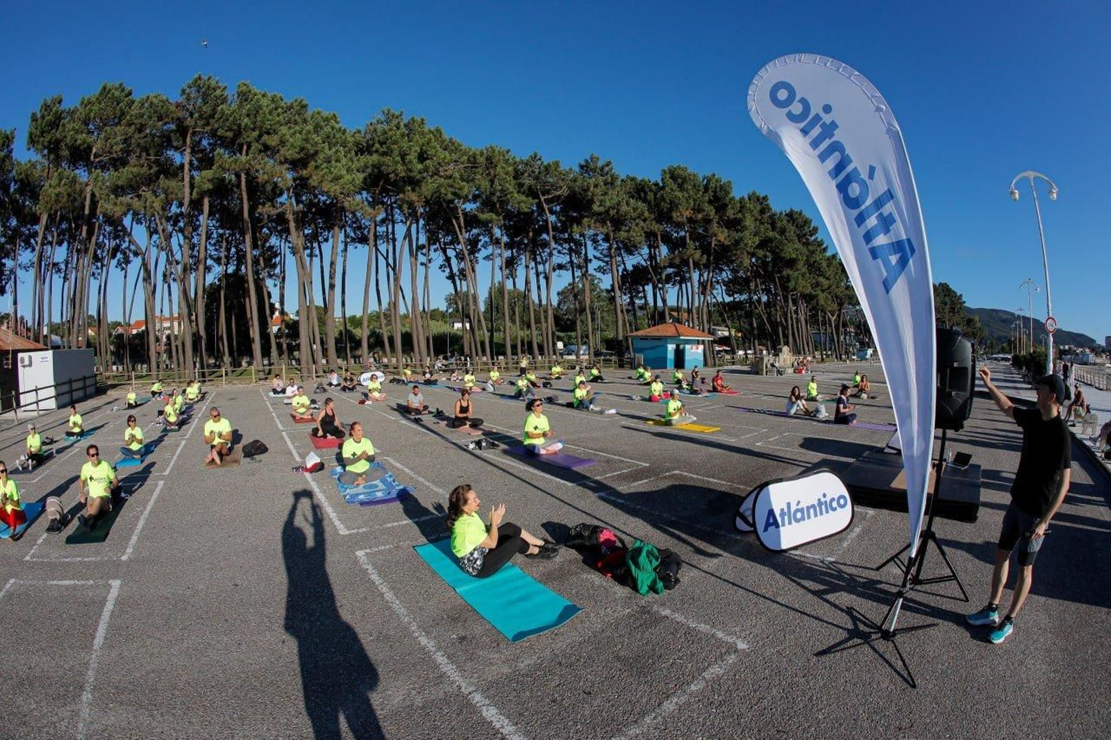 La sesión de +Deporte Atlántico de yoga en Samil.