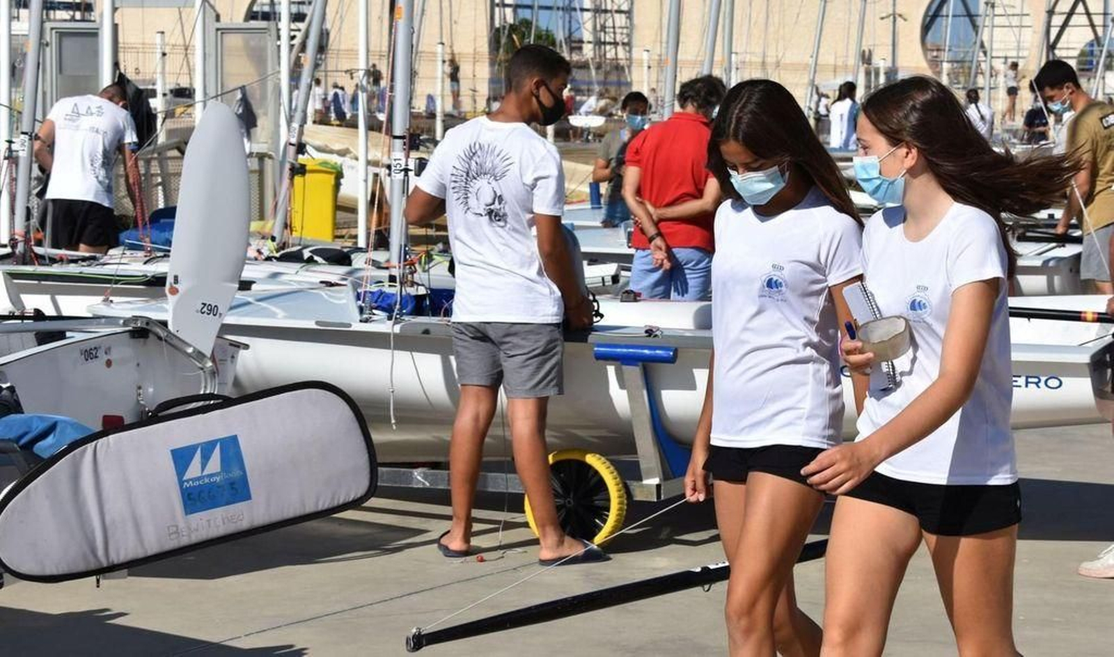 Stella Enríquez y María Núñez lograron la tercera posición en Cádiz.