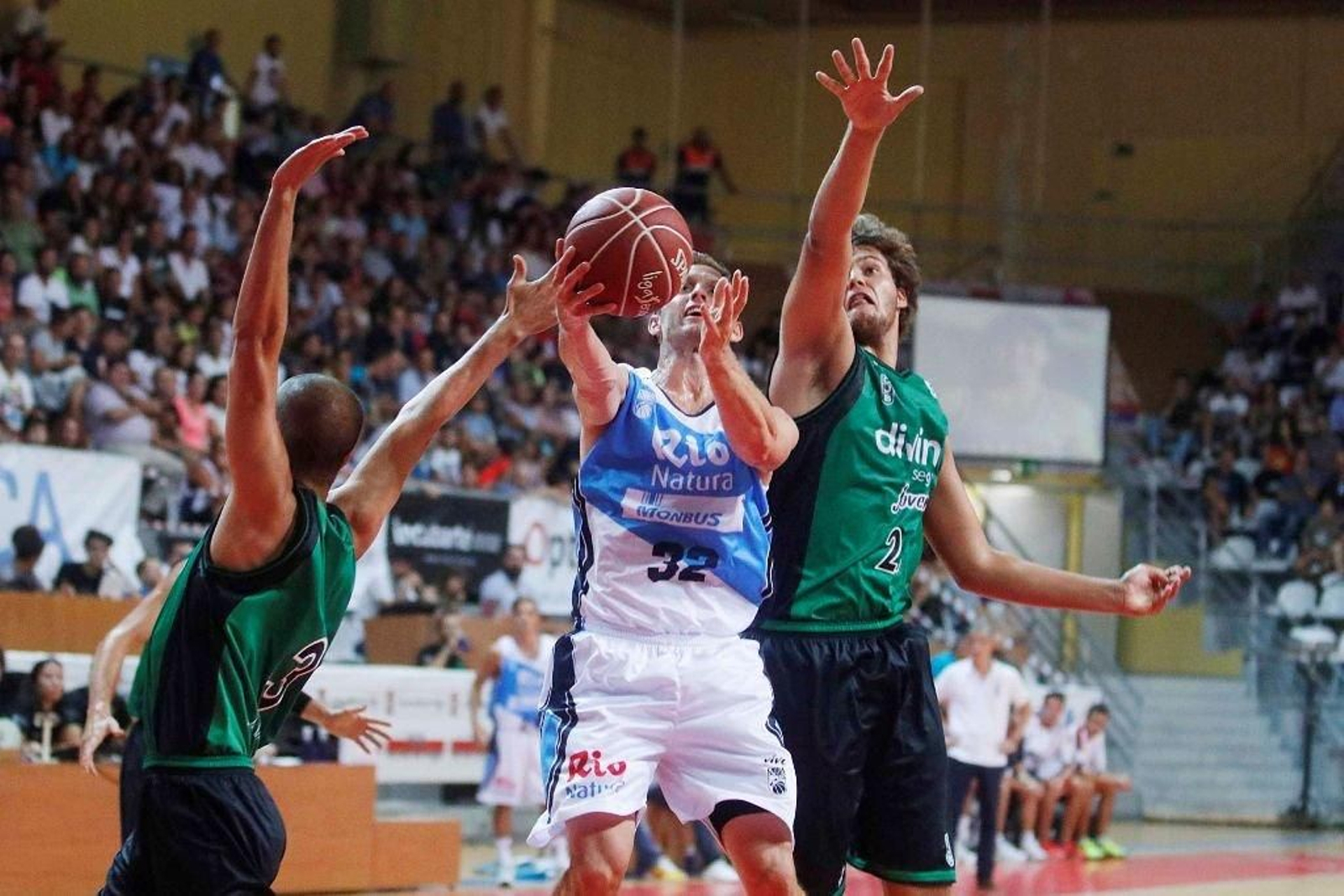 Obradoiro y Joventut protagonizaron el partido estelar de la jornada, con victoria para los compostelanos.