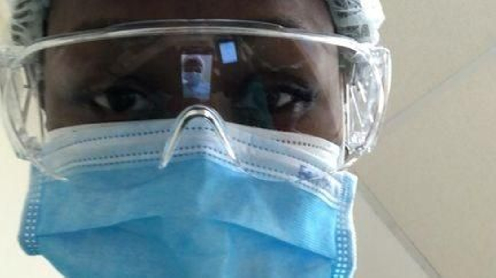 Fátima Suaré compagina el balonmano con la profesión de enfermera.