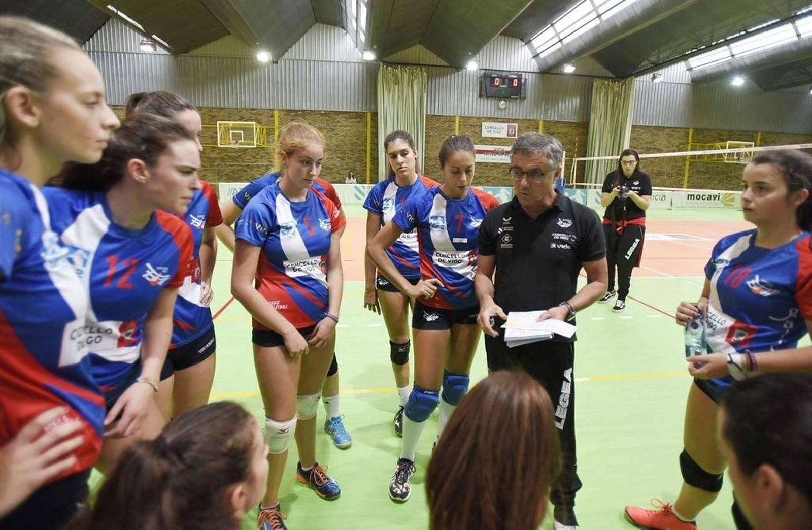 Celso Veloso dá indicacións durante un partido.