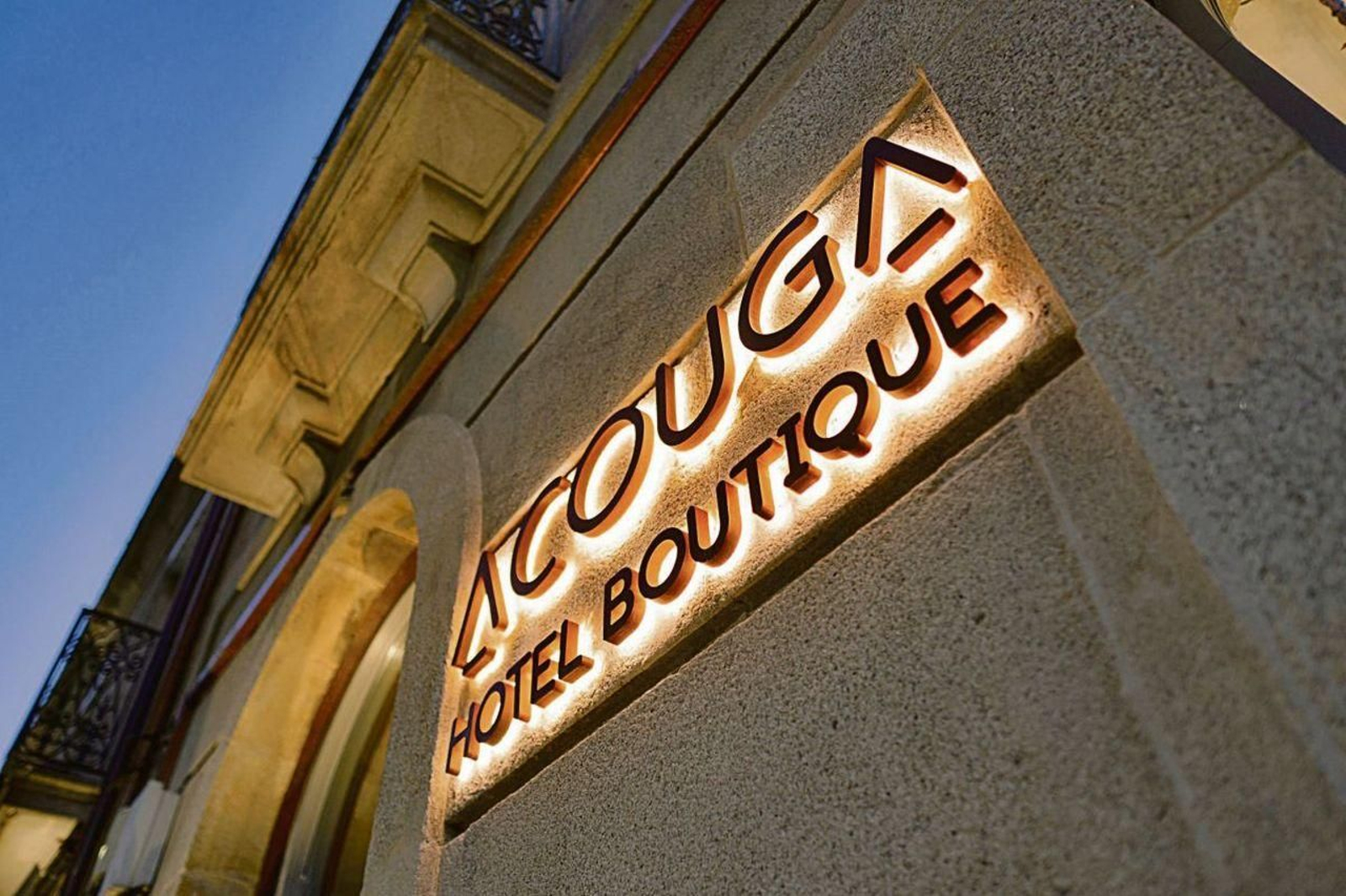 Entrada del hotel Acouga