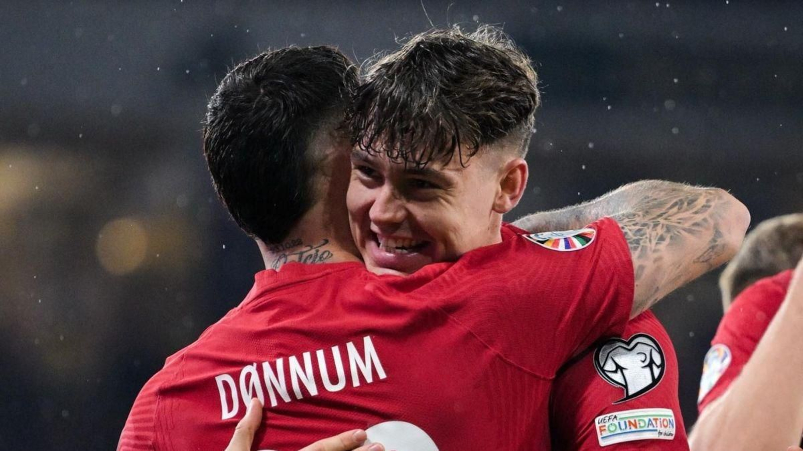 Larsen celebra un gol.